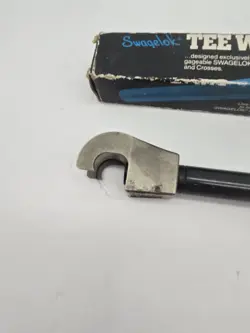 TEE WRENCH FNSP