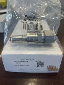 SWAGELOK SS-QC8-S-810 STAINLESS STEEL QUICK CONNECTION BRAND NEW 
