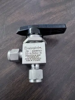 SWAGELOK SS-43GS4-A NEW