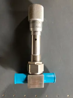 SWAGELOK SS-4BMRW-VCR SS METERING BELLOWS SEALED VALVE FNSP