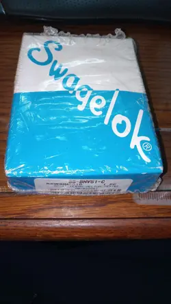 SWAGELOK STAINLESS STEEL VALVE