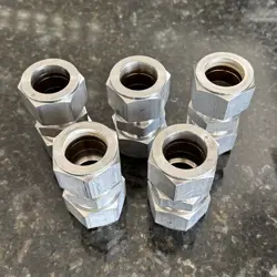 5 X SWAGELOK 316SS TUBE FITTING, UNION, 1 1/4 IN. TUBE OD (PART #: SS-2000-6)