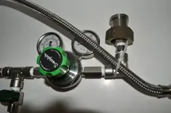 SWAGELOK REGULATOR