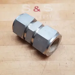 SWAGELOK SS-2400-6 UNION TUBE FITTING, 1 1/2