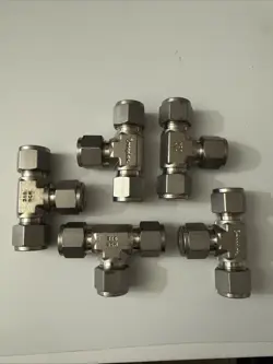 LOT OF 5 - SWAGELOK STAINLESS STEEL UNION TEE FITTING, 1/2