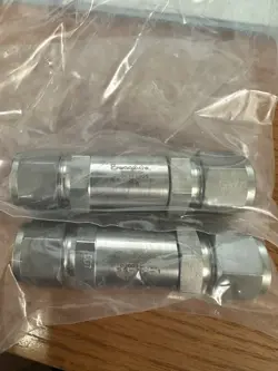 SWAGELOK SS-8C-1 POPPET CHECK VALVE, 1 PSI CRACKING PRESSURE. 2 PCS LOT