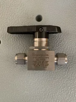 SWAGELOK SS-44S6 BALL VALVE 3/8 IN.  2500PSI 172BAR NSNP