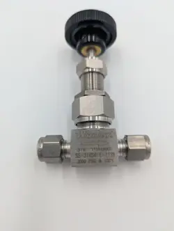 SWAGELOK SS-31RS4-E-1128 MEDIUM FLOW HIGH PRESSURE (3000PSIG). METERING VALVE