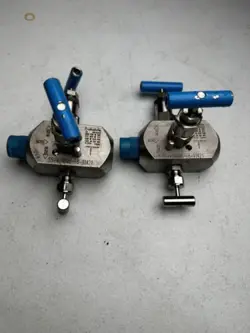 SWAGELOK, SS-V3NBM8-F8-11421, ISOLATION DOUBLE BLOCK AND BLEED VALVE