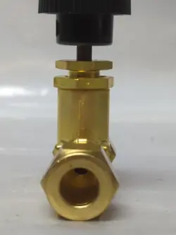 SCREWED-BONNET NEEDLE