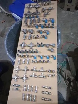 LOT OF 100 NEW SWAGELOKS FITTINGS