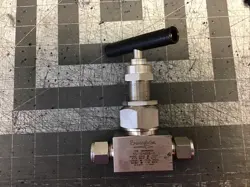 SWAGELOK - SS-12NBS8-G MANUAL STAINLESS NEEDLE VALVE 6000PSI(LB56T)