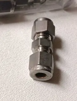 SWAGELOK STAINLESS STEEL UNION FITTING, 1/4