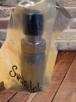 SWAGELOK THERMOPLASTIC HOSE END CONNECTION, 1 SS TUBE ADAPTOR,