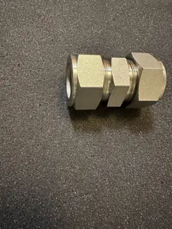 SWAGELOK TUBE FITTING, UNION, 1 IN. TUBE OD (SS-1210-8)