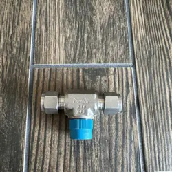 NEW SWAGELOK SS-600-3-6TTM  TUBE FITTING, BRANCH TEE, 3/8 TUBE OD 3/8 MALE NPT