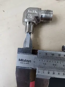 SWAGELOK ELBOW FITTING