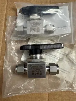 LOT OF (2) SWAGELOK SS43GS4 STAINLESS STEEL BALL VALVE