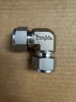  SWAGELOK STAINLESS STEEL ELBOW UNION FITTING, 3/4