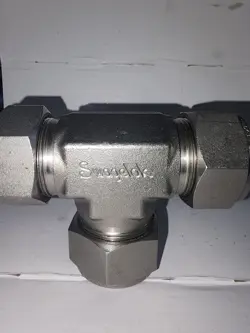 1- SWAGELOK STAINLESS STEEL TUBE TEE, 1