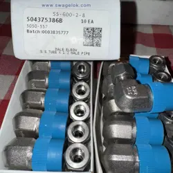 SWAGELOK SS-600-2-8 STAINLESS ELBOW FITTING. 3/8