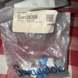 SWAGELOK MALE CONNECTOR, 3/4 IN. TUBE OD X 1/4 IN. MALE NPT SS-1210-1-4