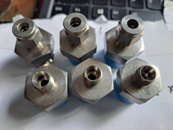 LOT OF 6 SWAGELOK SS-400-1-8ST TUBE ADAPTER