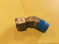 NEW SWAGELOK B-600-5-4 BRASS 3/8