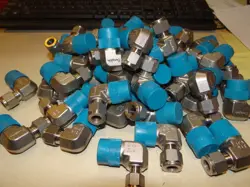 SWAGELOK SS-600-2-8 STAINLESS ELBOW 3/8IN TUBE FITTING TO 1/2IN MALE CONNECTOR