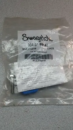 3 SWAGELOK 304-S1-PP-4T TUBE SUPPORT KIT 304S1PP4T