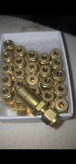 BOX OF 25 SWAGELOK B-400-R-10 BRASS SWAGELOK TUBE FITTING FNSP