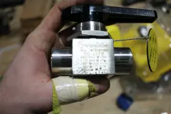 SWAGELOK SS-45F8 STAINLESS STEEL PNEUMATIC BALL VALVE 2500 PSI