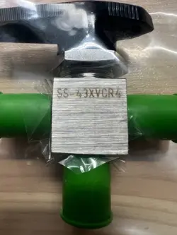 SWAGELOK SS-43XVCR4 3 WAY BALL VALVE 2500 PSI 172 BAR