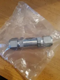 SWAGELOK SS-8C-1 STAINLESS STEEL 1/2 IN POPPET CHECK VALVE