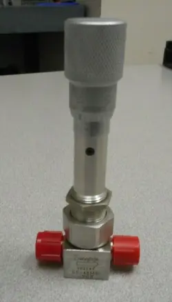 SWAGELOK SS-4BMG-VCR METERING BELLOWS SEALED VALVE
