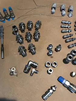 LOT OF SWAGELOK FITTINGS