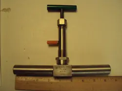 SWAGELOK NUPRO CRITICAL SERVICE BELLOWS VALVE, SS-8UW-PC3-T1 PIPE STUB