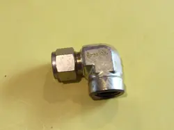 NEW SWAGELOK B-810-8-8 1/2