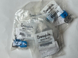 SWAGELOK 304-S1-PP-4T BOLTED PLASTIC CLAMP TUBE SUPPORT SS 1/4 IN, LOT OF 4