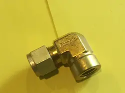 NEW SWAGELOK B-600-8-4 3/8