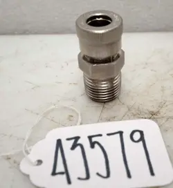 SWAGELOK ULTRA TORR VACUUM FITTING MALE CONNECTOR SS-8-UT-1-8 (INV.43579)