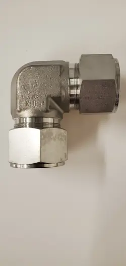 SWAGELOK 90 DEGREE ELBOW 1 1/4