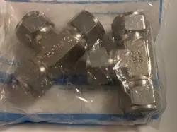 (2) SWAGELOK SS-1210-3 STAINLESS STEEL TUBE FITTING UNION TEE , 3/4