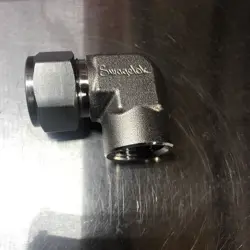NEW SWAGELOK ELBOW 3/4 X 1/2 FNPT SS-1210-8-8 MULTIPLE AVAILABLE?