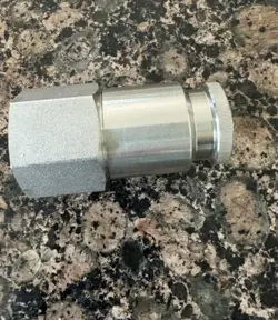 SWAGELOK SS-QTM8-D-16PF SEALED QUICK CONNECT STEM WITH VALVE FNSP