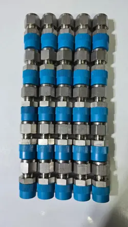 LOT OF 25 SWAGELOK SS-600-1-6, 3/8