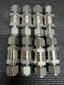 BRAND NEW! SWAGELOK 1/2 CHECK VALVE 5PSI SS-CHS8-5