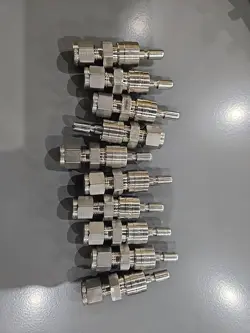 LOT OF 10 SWAGELOK SS-QC4-S-400 QUICK CONNECT BODY FREESHIPPING