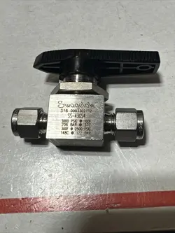 NEW SWAGELOK SS-43GS4   1/4
