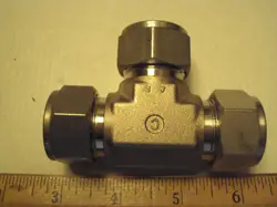 SS-1210-3, SWAGELOK UNION TEE 3/4